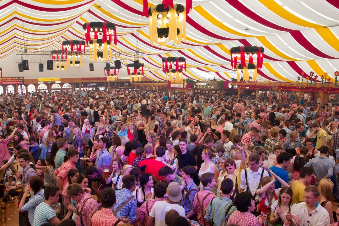 Die großen Festzelte erweitern ihr Platzangebot