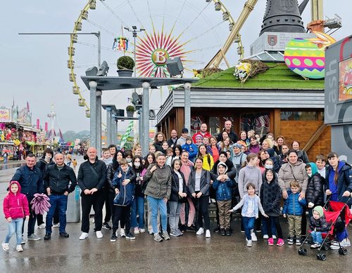 Fröhliche Gesichter in schweren Zeiten: 84. Stuttgarter Frühlingsfest vom 20. April bis 12. Mai 2024