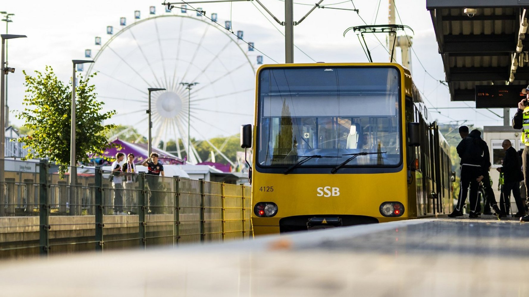 Stadtbahn vor dem Wasen.