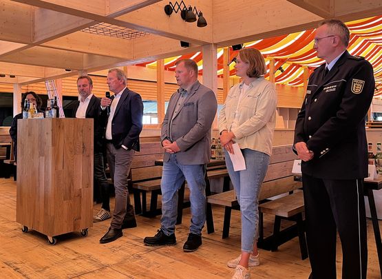 Sprecher bei der Eröffnungspressekonferenz im Göckelesmaier-Festzelt Sprecher bei der Eröffnungspressekonferenz im Göckelesmaier-Festzelt