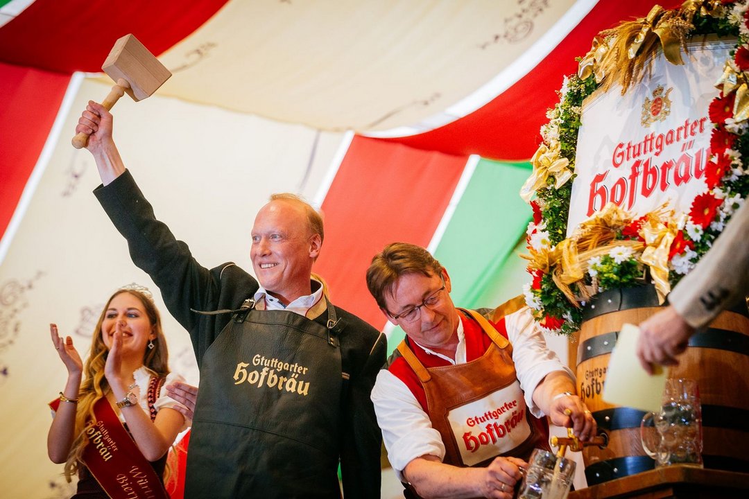 Premiere für Bürgermeister Fuhrmann: Fassanstich gelingt mit vier Schlägen