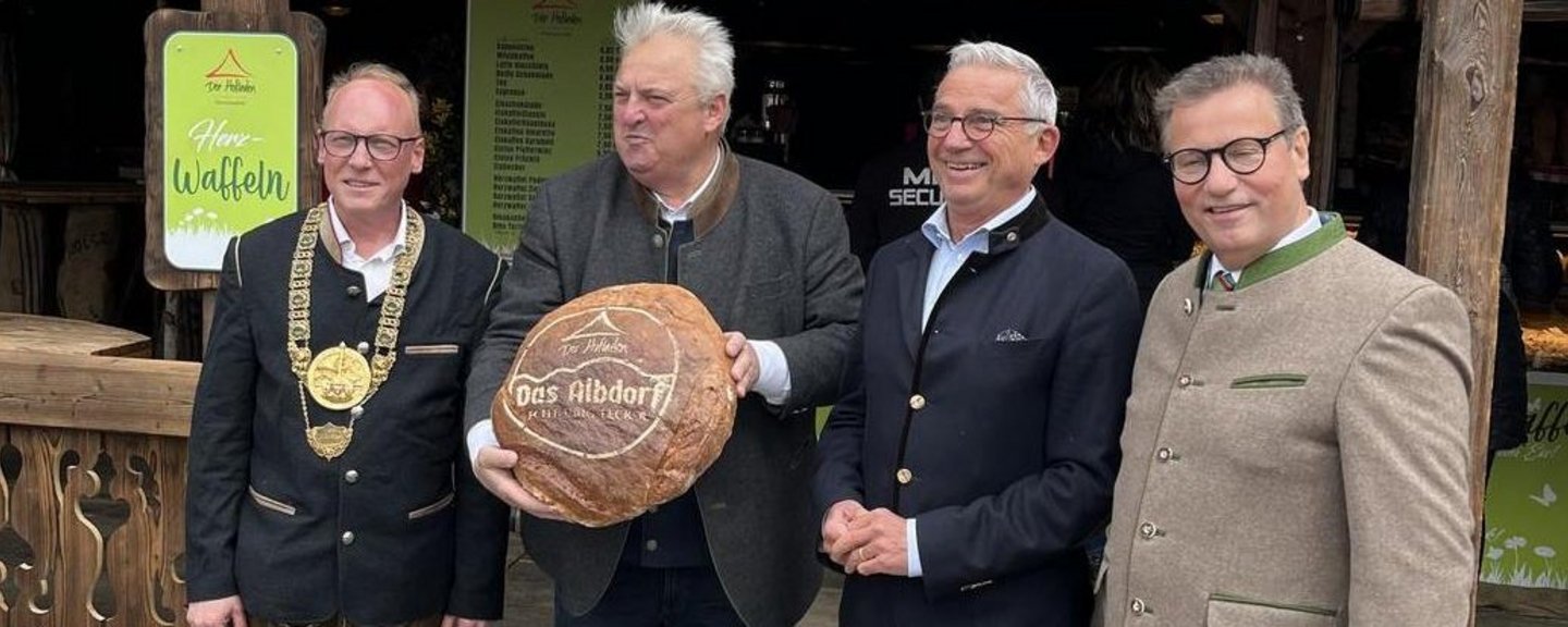 Innenminister Thomas Strobl und Landwirtschaftsminister Peter Hauk besuchen das Albdorf