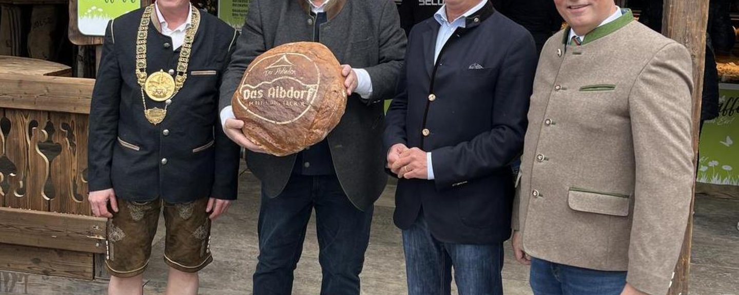 Innenminister Thomas Strobl und Landwirtschaftsminister Peter Hauk besuchen das Albdorf
