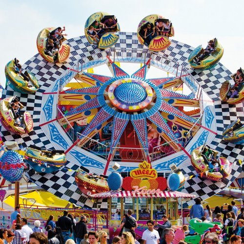 Das Fahrgeschäft Flipper in Aktion