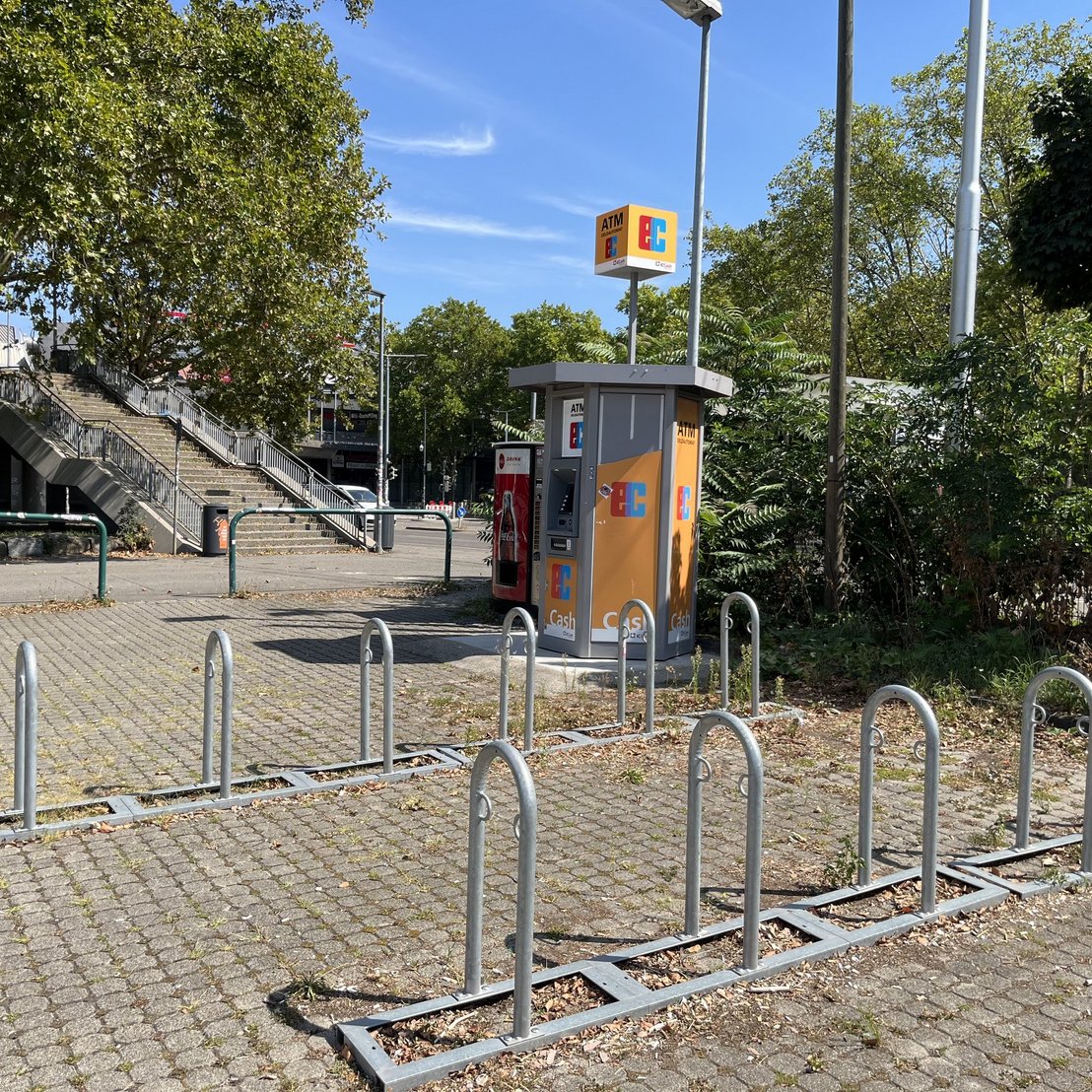 Fahrradstellplätze am Willi-Daume-Steg direkt neben dem Wasen-Parkplatz P10